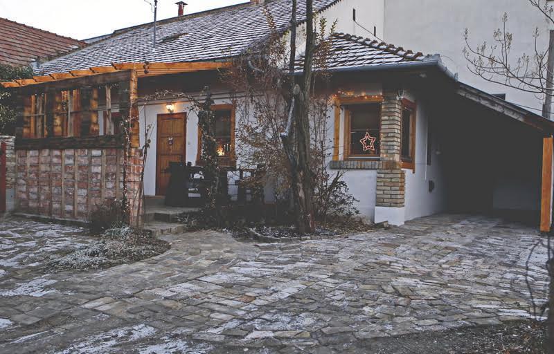 Folk In Old Town Apartment Kecskemet Exterior photo